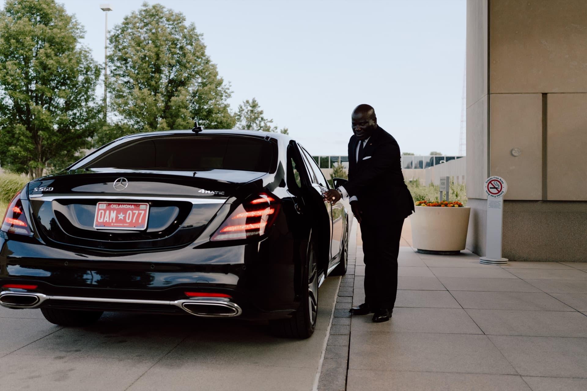 Chauffeur-driven wine tour transportation to Kansas City area vineyards