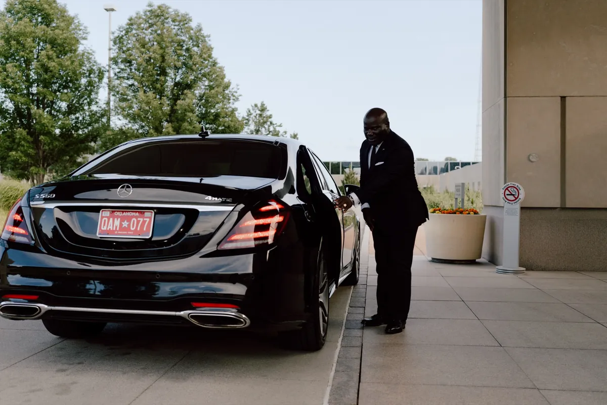Chauffeur-driven wine tour transportation to Kansas City area vineyards